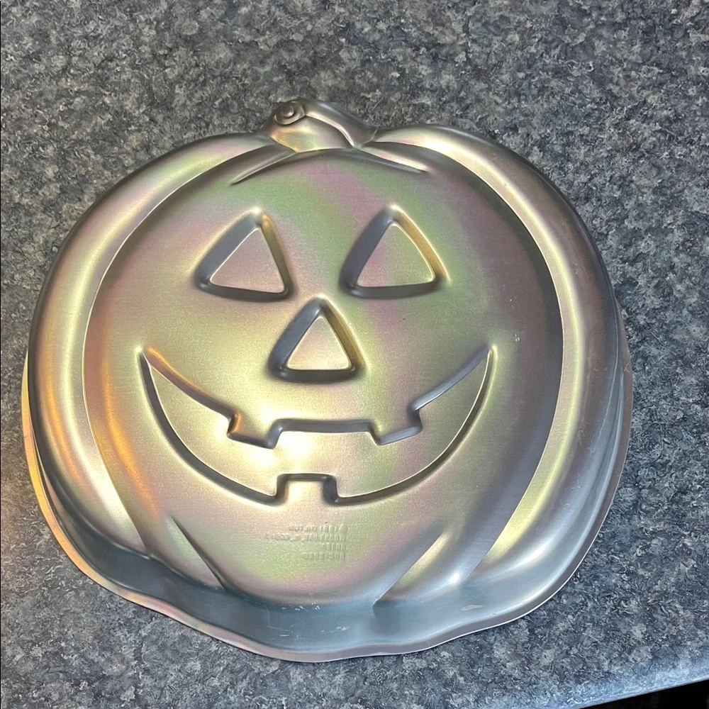 Wilton Gold Pumpkin Cake Pan